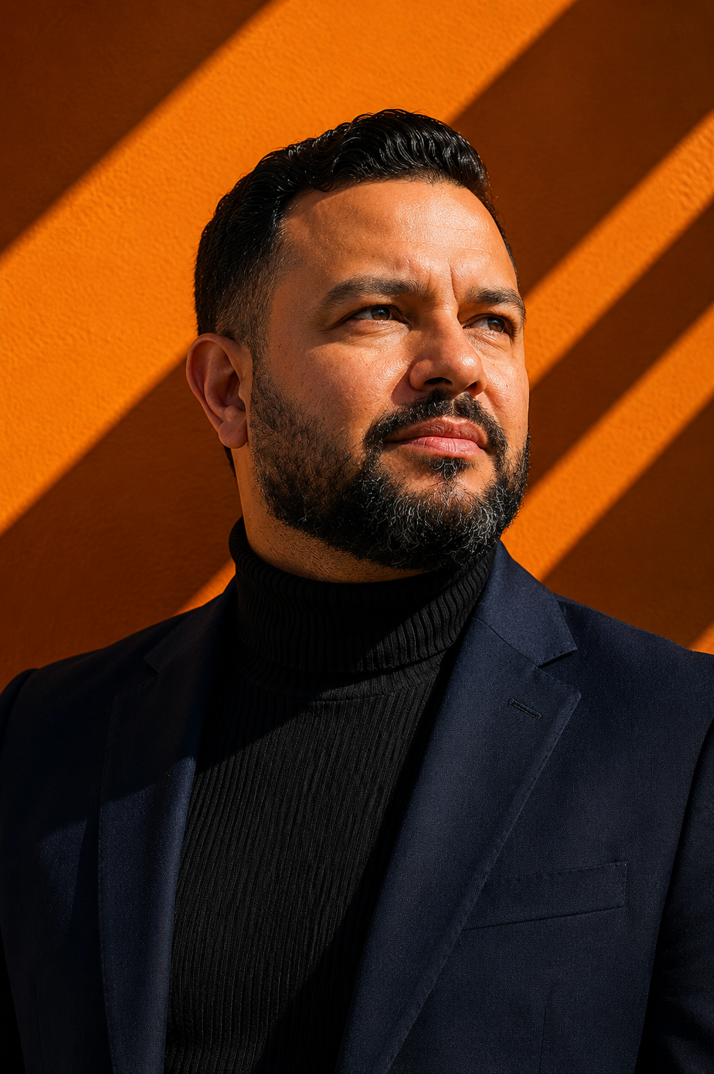 Retrato Editorial — Fundo Laranja